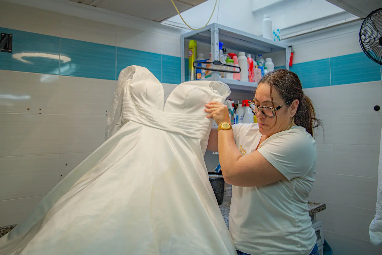 Limpieza profesional de vestido de novia en Tintorería Americana, Lorca